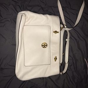 Ivory tb bag come with dust bag